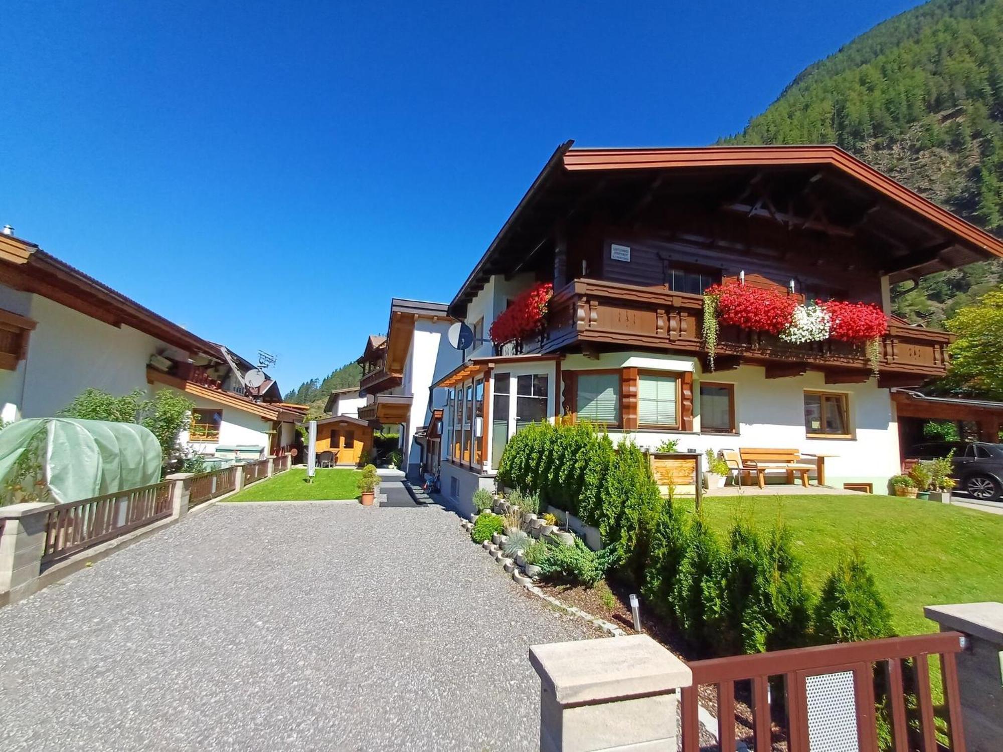 Modern Apartment In Langenfeld Near Ski Area Längenfeld Exterior foto